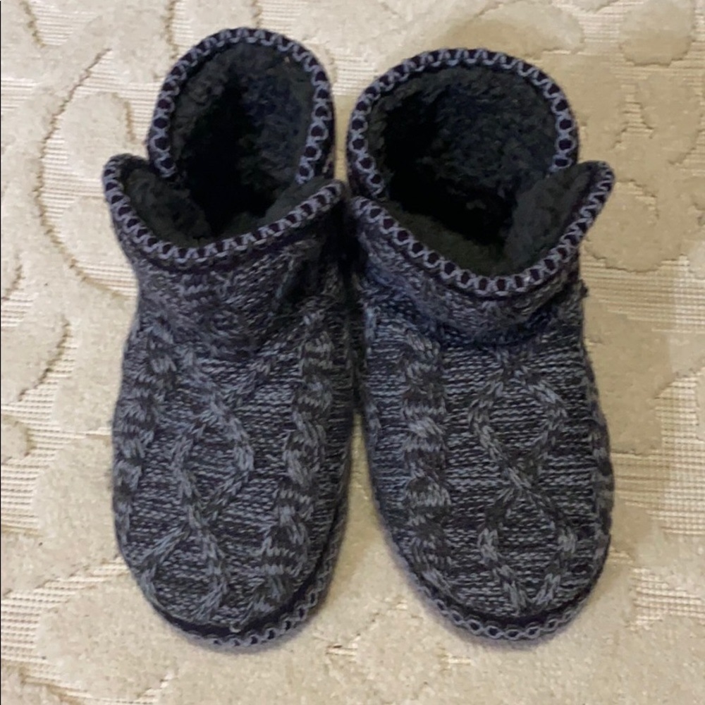 Slippers size small 5-6